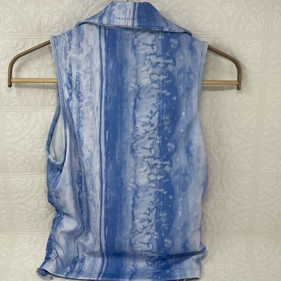 Travis Mathew Blue White Salt Air Don't Care Sleeveless Polo Shirt Size XS - Picture 4 of 5